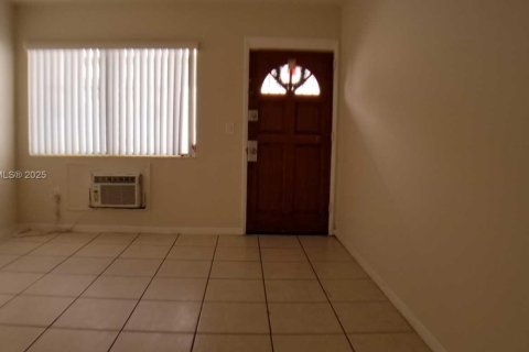 Condo in Miami Beach, Florida  № 1828909 - photo 9