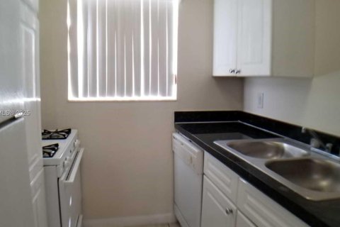 Condo in Miami Beach, Florida  № 1828909 - photo 10