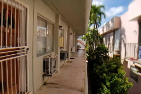Condo in Miami Beach, Florida  № 1828909 - photo 4