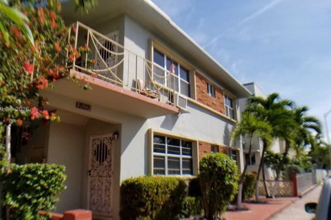 Condo in Miami Beach, Florida  № 1828909 - photo 1