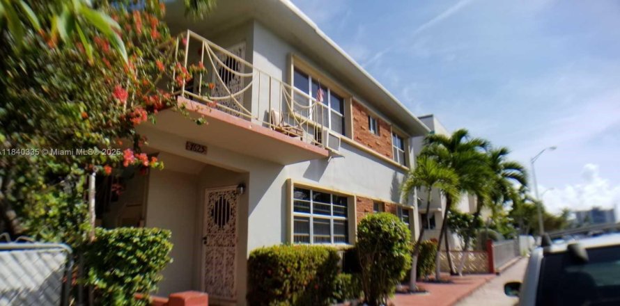 Studio in the Condo in Miami Beach, Florida  № 1828909