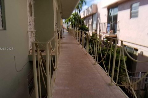 Condo in Miami Beach, Florida  № 1828909 - photo 5