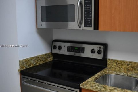 Condominio en alquiler en Aventura, Florida, 2 dormitorios, 98.66 m2 № 1972951 - foto 12