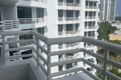 Condominio en alquiler en Aventura, Florida, 2 dormitorios, 98.66 m2 № 1972951 - foto 6