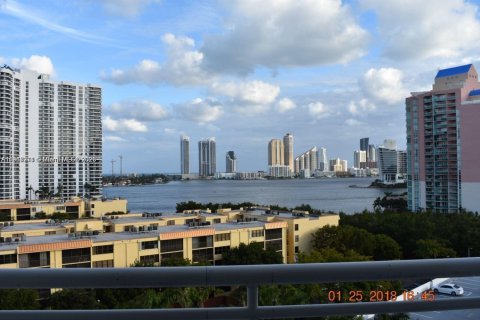 Condominio en alquiler en Aventura, Florida, 2 dormitorios, 98.66 m2 № 1972951 - foto 30