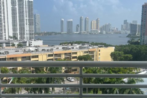 Condominio en alquiler en Aventura, Florida, 2 dormitorios, 98.66 m2 № 1972951 - foto 2