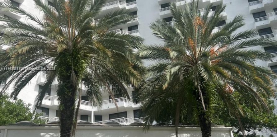 Condominio en Aventura, Florida, 2 dormitorios  № 1972951