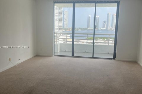 Condominio en alquiler en Aventura, Florida, 2 dormitorios, 98.66 m2 № 1972951 - foto 10