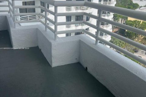 Condominio en alquiler en Aventura, Florida, 2 dormitorios, 98.66 m2 № 1972951 - foto 5