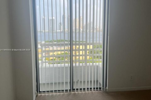 Condominio en alquiler en Aventura, Florida, 2 dormitorios, 98.66 m2 № 1972951 - foto 17