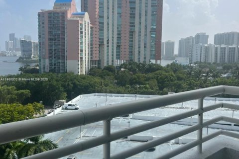 Condominio en alquiler en Aventura, Florida, 2 dormitorios, 98.66 m2 № 1972951 - foto 3