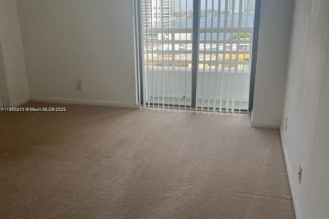 Condominio en alquiler en Aventura, Florida, 2 dormitorios, 98.66 m2 № 1972951 - foto 19