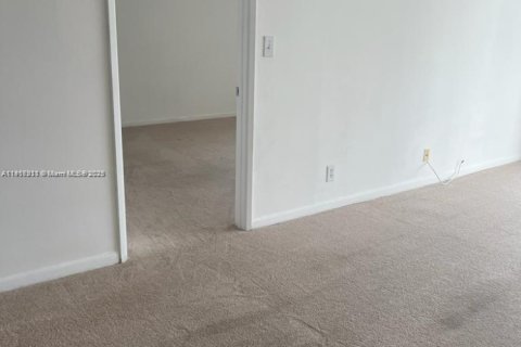 Condominio en alquiler en Aventura, Florida, 2 dormitorios, 98.66 m2 № 1972951 - foto 9