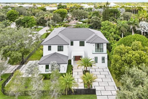 Villa ou maison à vendre à Pinecrest, Floride: 6 chambres, 635.54 m2 № 2317611 - photo 6