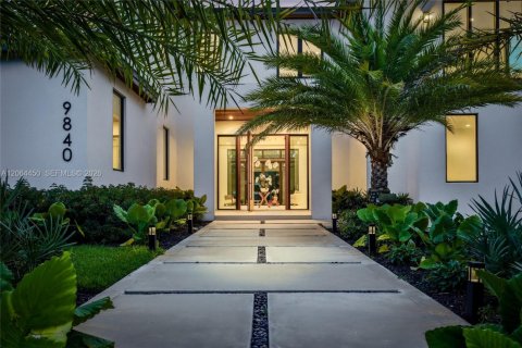 House in Pinecrest, Florida 6 bedrooms, 635.54 sq.m. № 2317611