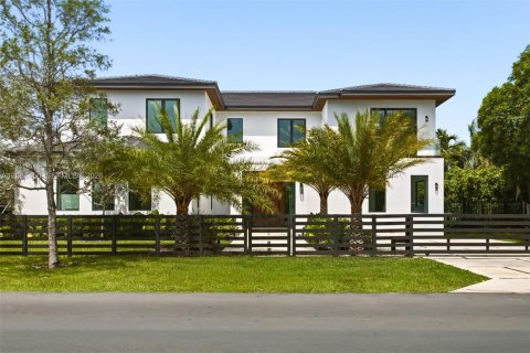 Villa ou maison à vendre à Pinecrest, Floride: 6 chambres, 635.54 m2 № 2317611 - photo 2