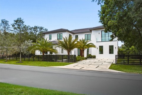 Villa ou maison à vendre à Pinecrest, Floride: 6 chambres, 635.54 m2 № 2317611 - photo 3