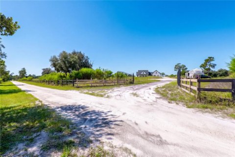 Villa ou maison à vendre à Osteen, Floride: 4 chambres, 266.54 m2 № 2419589 - photo 2