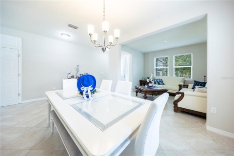 House in Kissimmee, Florida 3 bedrooms, 224.45 sq.m. № 2400393 - photo 9
