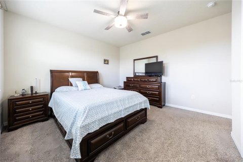 House in Kissimmee, Florida 3 bedrooms, 224.45 sq.m. № 2400393 - photo 25