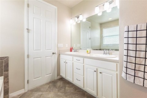 House in Kissimmee, Florida 3 bedrooms, 224.45 sq.m. № 2400393 - photo 29