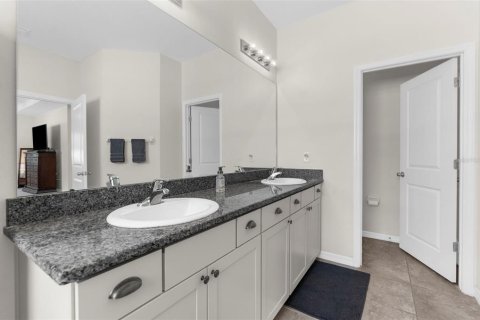 Casa en venta en Spring Hill, Florida, 4 dormitorios, 238.57 m2 № 1898489 - foto 15