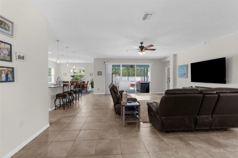 Casa en venta en Spring Hill, Florida, 4 dormitorios, 238.57 m2 № 1898489 - foto 4