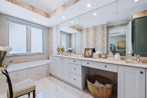 Townhouse in North Palm Beach, Florida 3 bedrooms, 319.31 sq.m. № 2245209 - photo 19