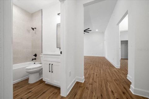Villa ou maison à vendre à Weeki Wachee, Floride: 4 chambres, 191.47 m2 № 2223350 - photo 8