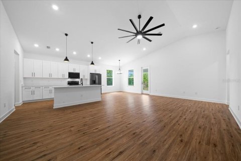Villa ou maison à vendre à Weeki Wachee, Floride: 4 chambres, 191.47 m2 № 2223350 - photo 11