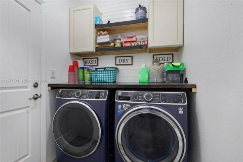 House in Homestead, Florida 4 bedrooms, 174.38 sq.m. № 2041788 - photo 14