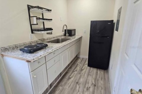 House in Tampa, Florida 3 bedrooms, 111.76 sq.m. № 1911842 - photo 15