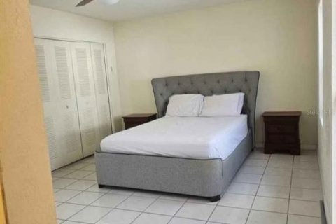 House in Tampa, Florida 3 bedrooms, 111.76 sq.m. № 1911842 - photo 9