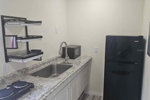 House in Tampa, Florida 3 bedrooms, 111.76 sq.m. № 1911842 - photo 16