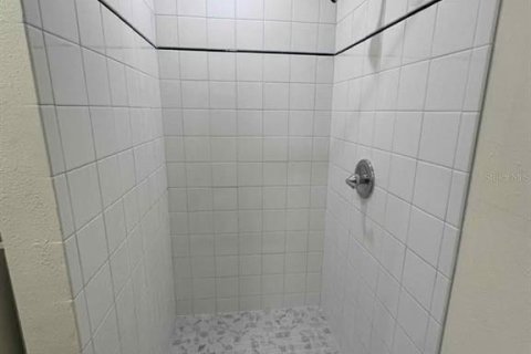 House in Tampa, Florida 3 bedrooms, 111.76 sq.m. № 1911842 - photo 14