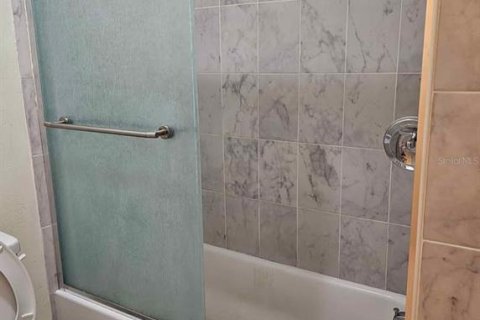 House in Tampa, Florida 3 bedrooms, 111.76 sq.m. № 1911842 - photo 11