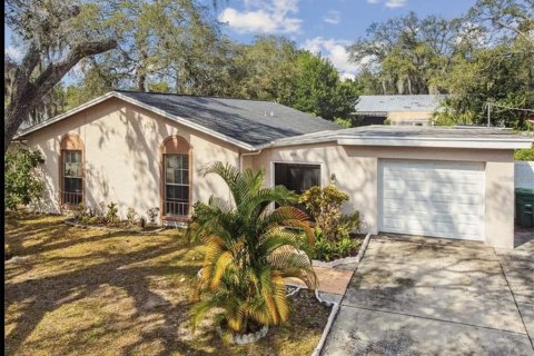 House in Tampa, Florida 3 bedrooms, 111.76 sq.m. № 1911842 - photo 1