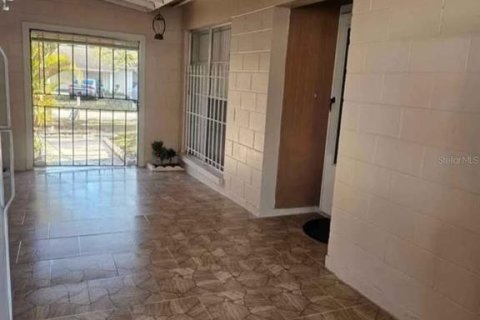 House in Tampa, Florida 3 bedrooms, 111.76 sq.m. № 1911842 - photo 3