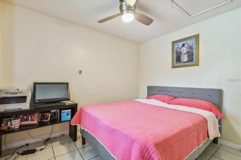 House in Tampa, Florida 3 bedrooms, 111.76 sq.m. № 1911842 - photo 8
