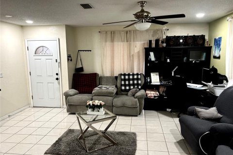 House in Tampa, Florida 3 bedrooms, 111.76 sq.m. № 1911842 - photo 4