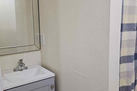 House in Tampa, Florida 3 bedrooms, 111.76 sq.m. № 1911842 - photo 18