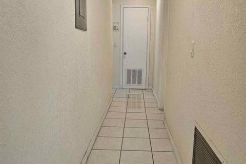 House in Tampa, Florida 3 bedrooms, 111.76 sq.m. № 1911842 - photo 6