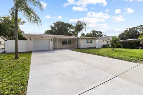 Villa ou maison à louer à Seminole, Floride: 3 chambres, 177.07 m2 № 2391274 - photo 5