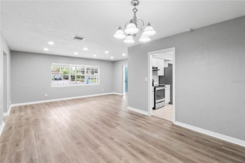 Villa ou maison à louer à Seminole, Floride: 3 chambres, 177.07 m2 № 2391274 - photo 11