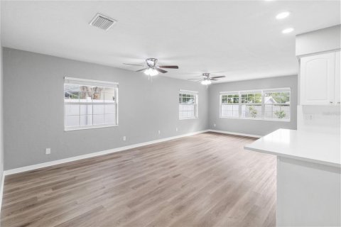 Villa ou maison à louer à Seminole, Floride: 3 chambres, 177.07 m2 № 2391274 - photo 12
