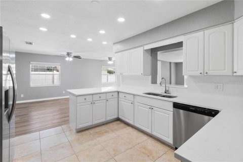 Villa ou maison à louer à Seminole, Floride: 3 chambres, 177.07 m2 № 2391274 - photo 16