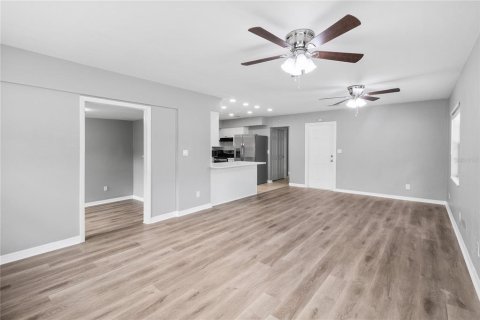 Villa ou maison à louer à Seminole, Floride: 3 chambres, 177.07 m2 № 2391274 - photo 13