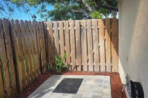 Appartement à louer à Palm Springs, Floride: 2 chambres, 88.35 m2 № 2376270 - photo 4