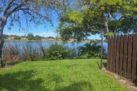 Appartement à louer à Palm Springs, Floride: 2 chambres, 88.35 m2 № 2376270 - photo 3