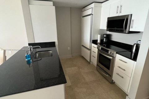 Снять в аренду кондоминиум в Бэл-Харбор, Флорида 1 спальня, 83.24м2, № 1952963 - фото 5